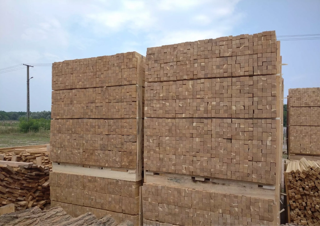 Photo de palettes de marquants carrés en bois d'acacia