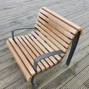 Photo d'un fauteuil en acacia